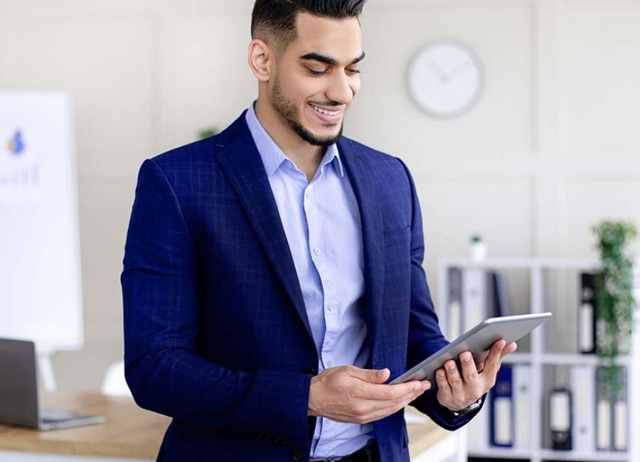 portrait-of-young-arab-man-in-formal-suit-working-K7DCVSD.jpg